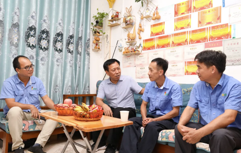 全國勞模朱平:海南省總工會到海南礦業(yè)走訪慰問全國勞模朱平